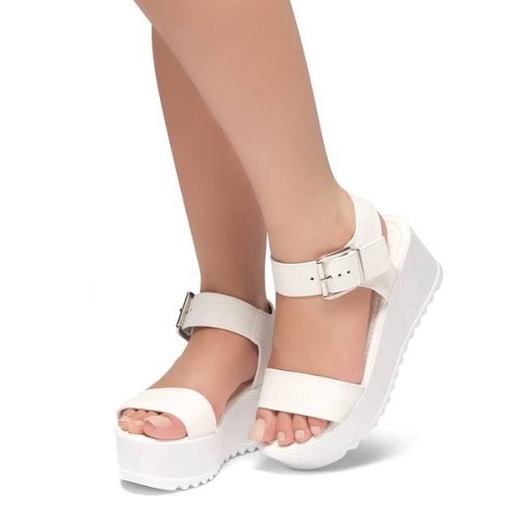 shoeland Shoes - White platform strappy open toe wedge sandals 8 shoeland Shoes - White platform strappy open toe wedge sandals 8